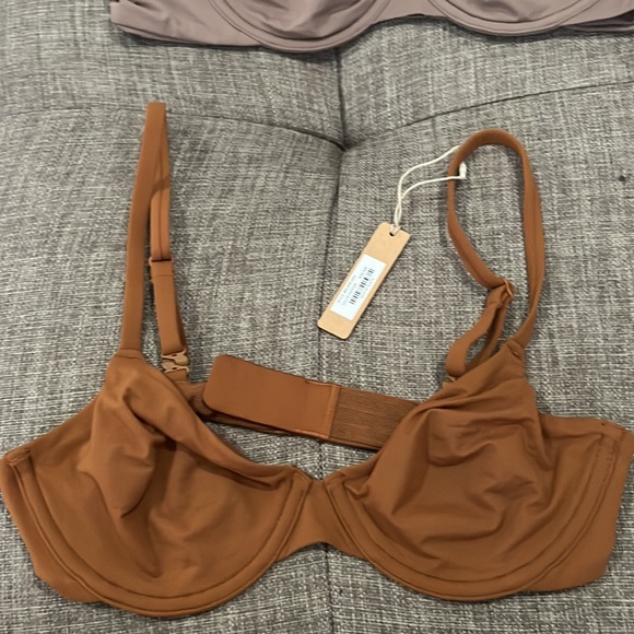 Skims Underwire Bra - Picture 3 of 14